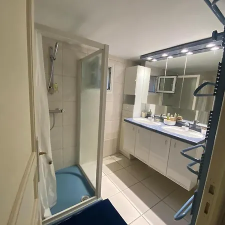 Independant Pres Du Centre