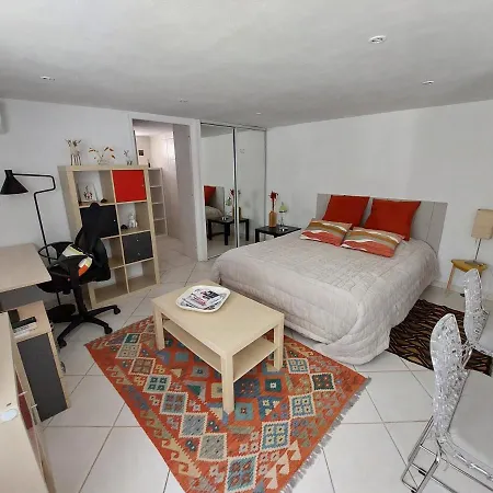 Independant Pres Du Centre