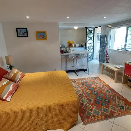 Independant Pres Du Centre Nîmes